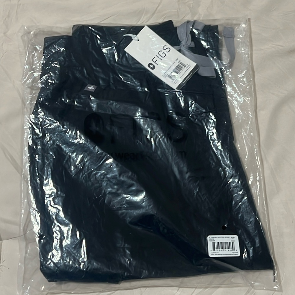 NWT Black Figs jogger scrub pants
